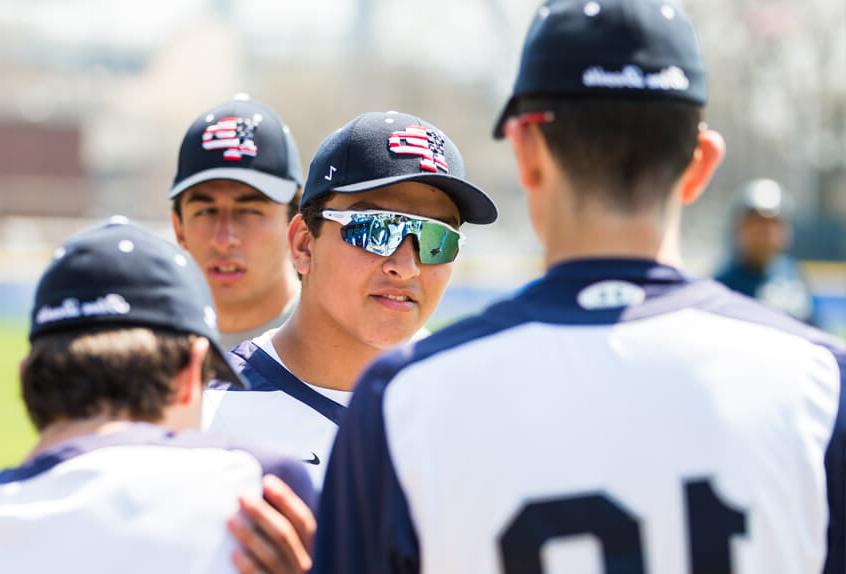 保利预科 棒球 athletes in a team meeting